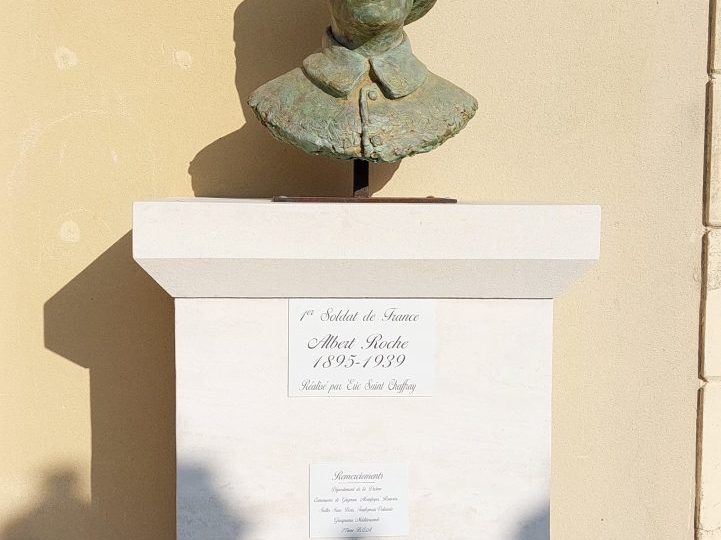 Buste Albert Séverin Roche à Réauville - 5